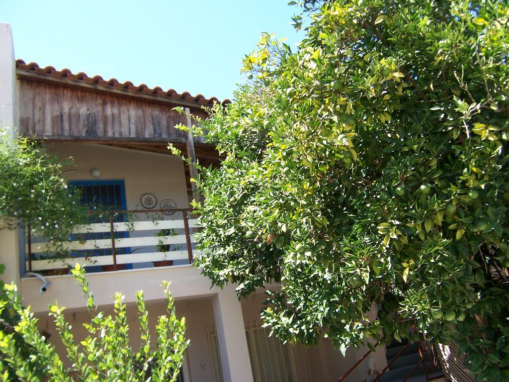 Maria'S Haus In Artemida Apartment Exterior photo
